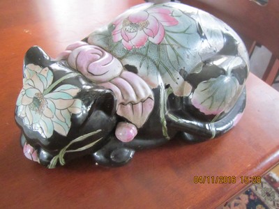 porcelaine cat make in macau