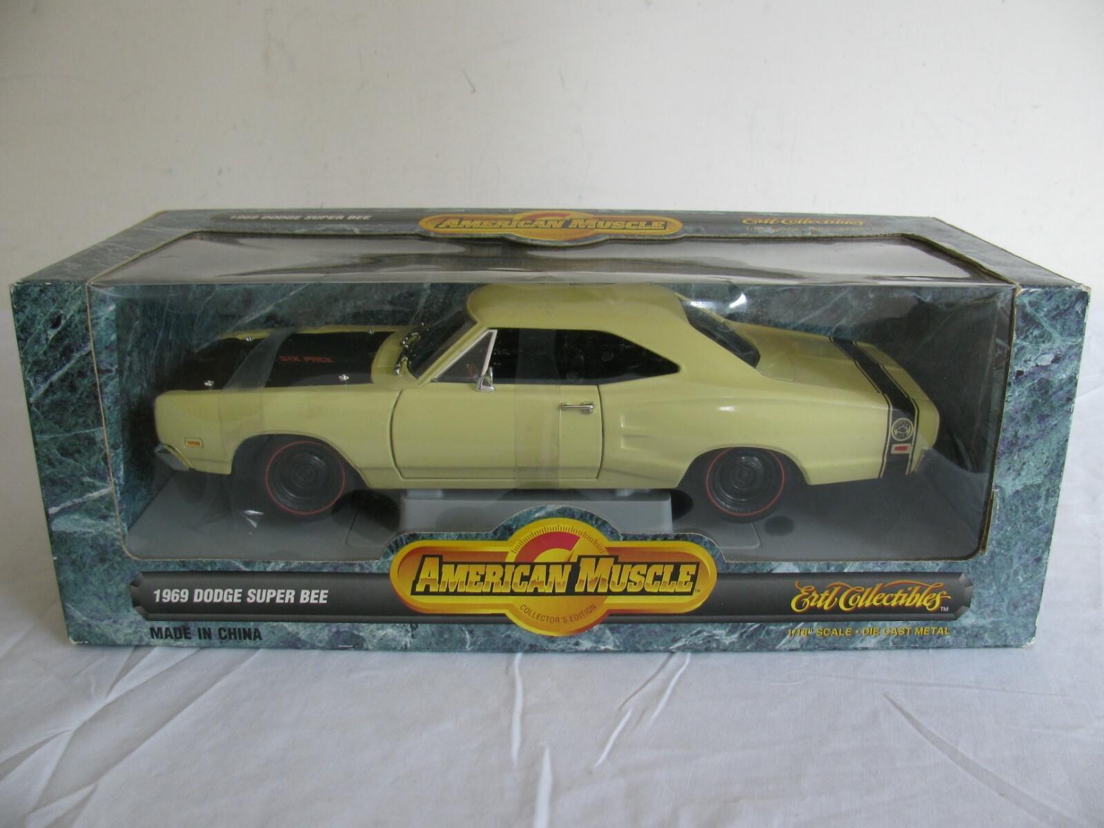 ★美品★ 1/18アメリカン MUSCLE 1969 ダッジ スーパー Bee 1/18 SCALE 1969 DODGE SUPER BEE, IN YELLOW BY ERTL