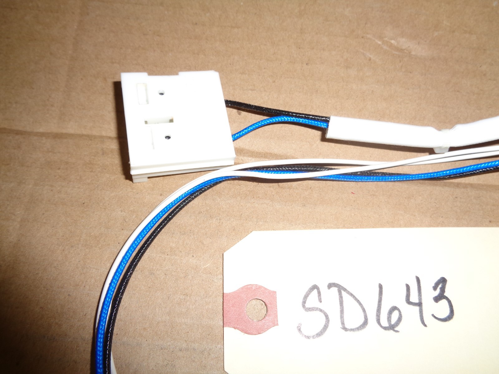 GENUINE Whirlpool MICROWAVE Light Bulb Socket with Plug - SD643