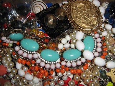 Large 5# LOT Costume JEWELRY Necklaces Earrings Brooches Sets Pinbacks Charms A