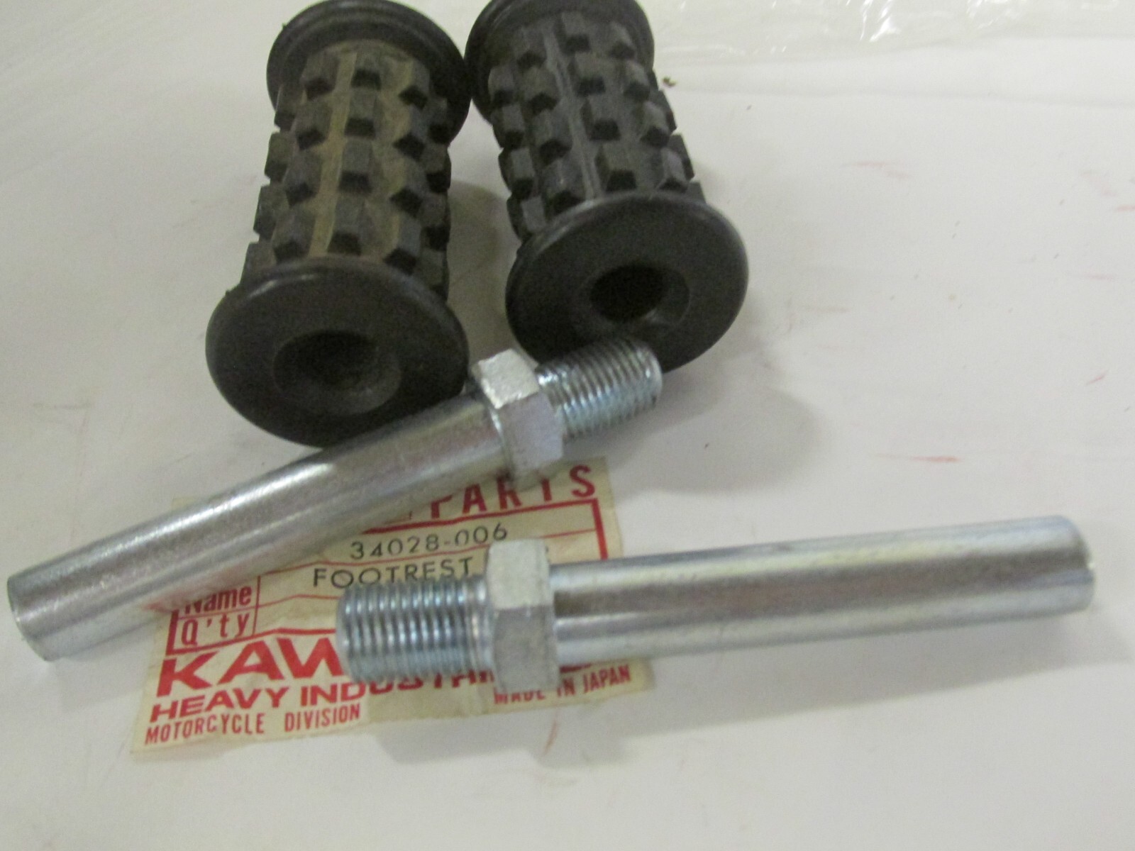 34028-006 Kawasaki Rear Footrest AND Bar for G3SS G3TR 1969 34028-006 Kawasaki Rear Footrest AND Bar for G3SS G3TR 1969