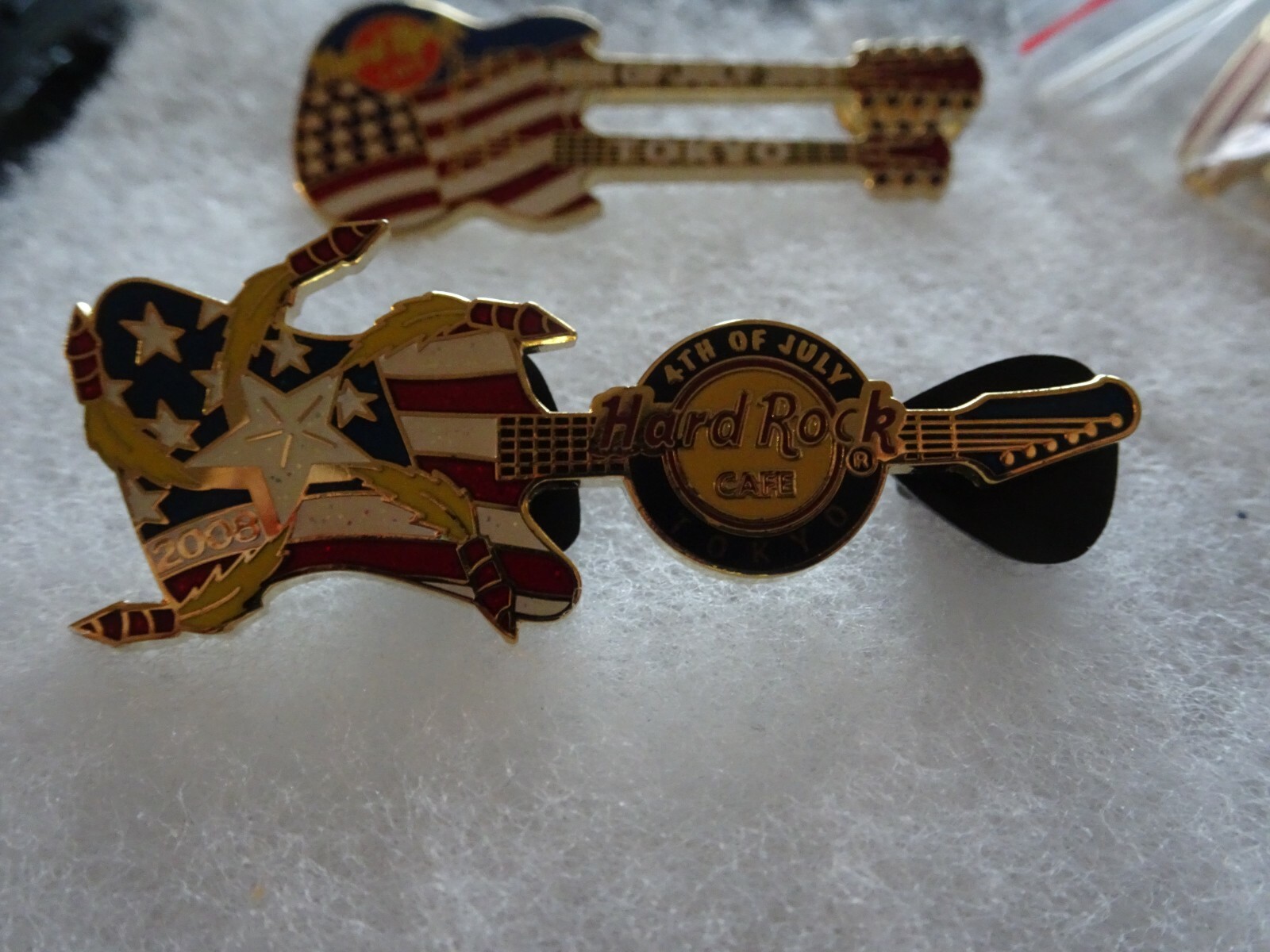 Hard Rock Cafe pin Tokyo 4th of July 2008 US Flag Guitar w
