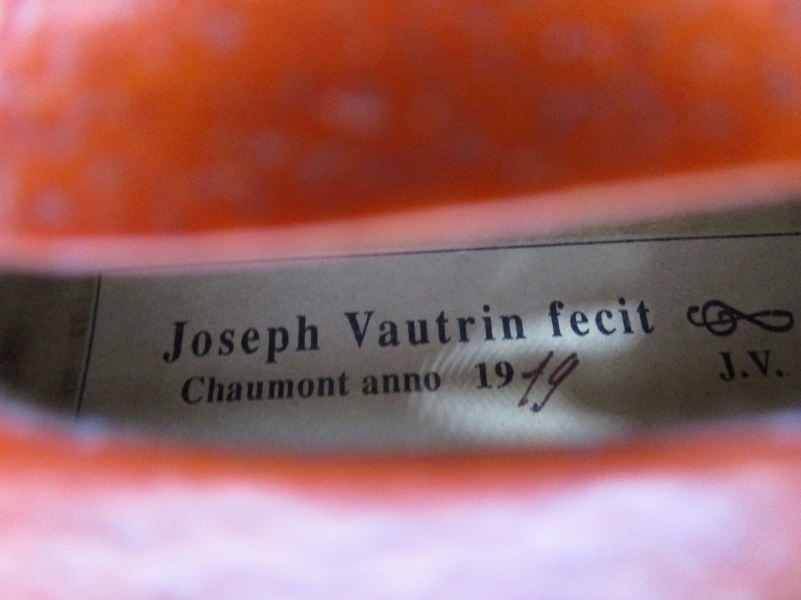 Joseph Vautrin Violin fecit Chaumont 1917 Violin Antique needs some work.