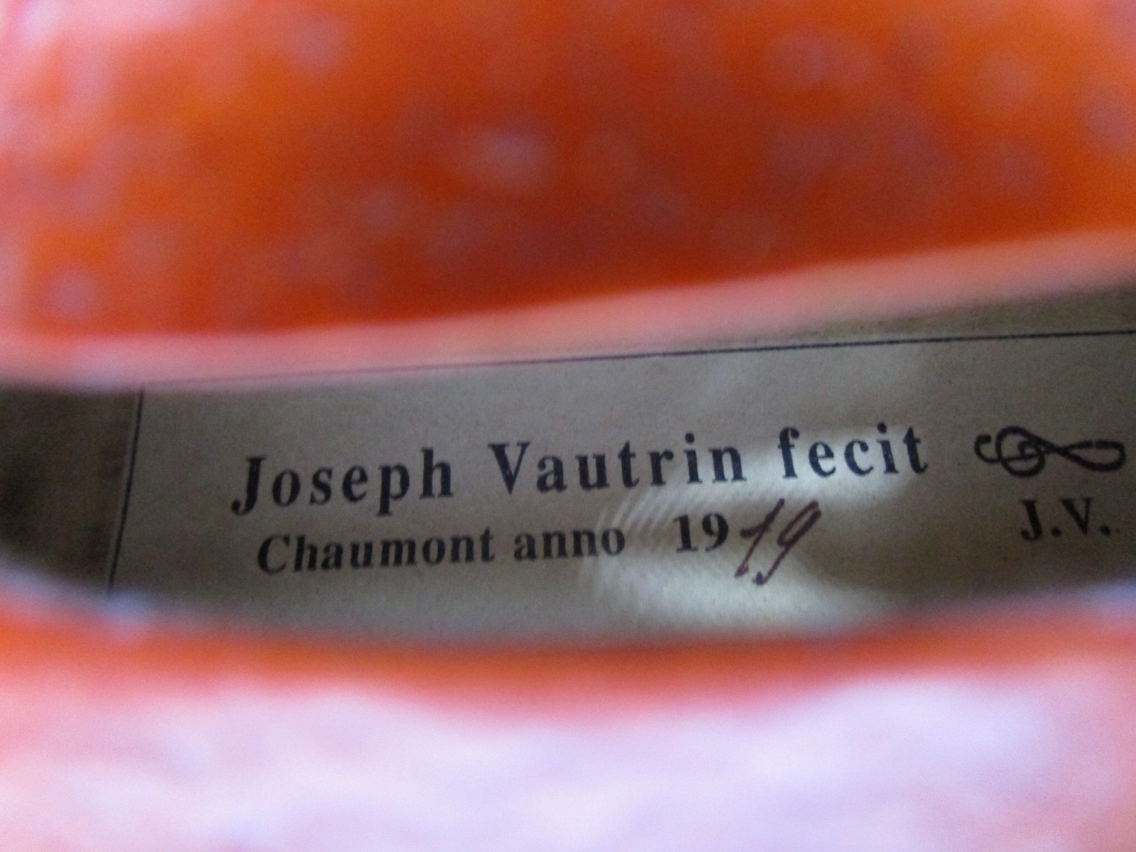 Joseph Vautrin Violin fecit Chaumont 1917 Violin Antique needs some work.