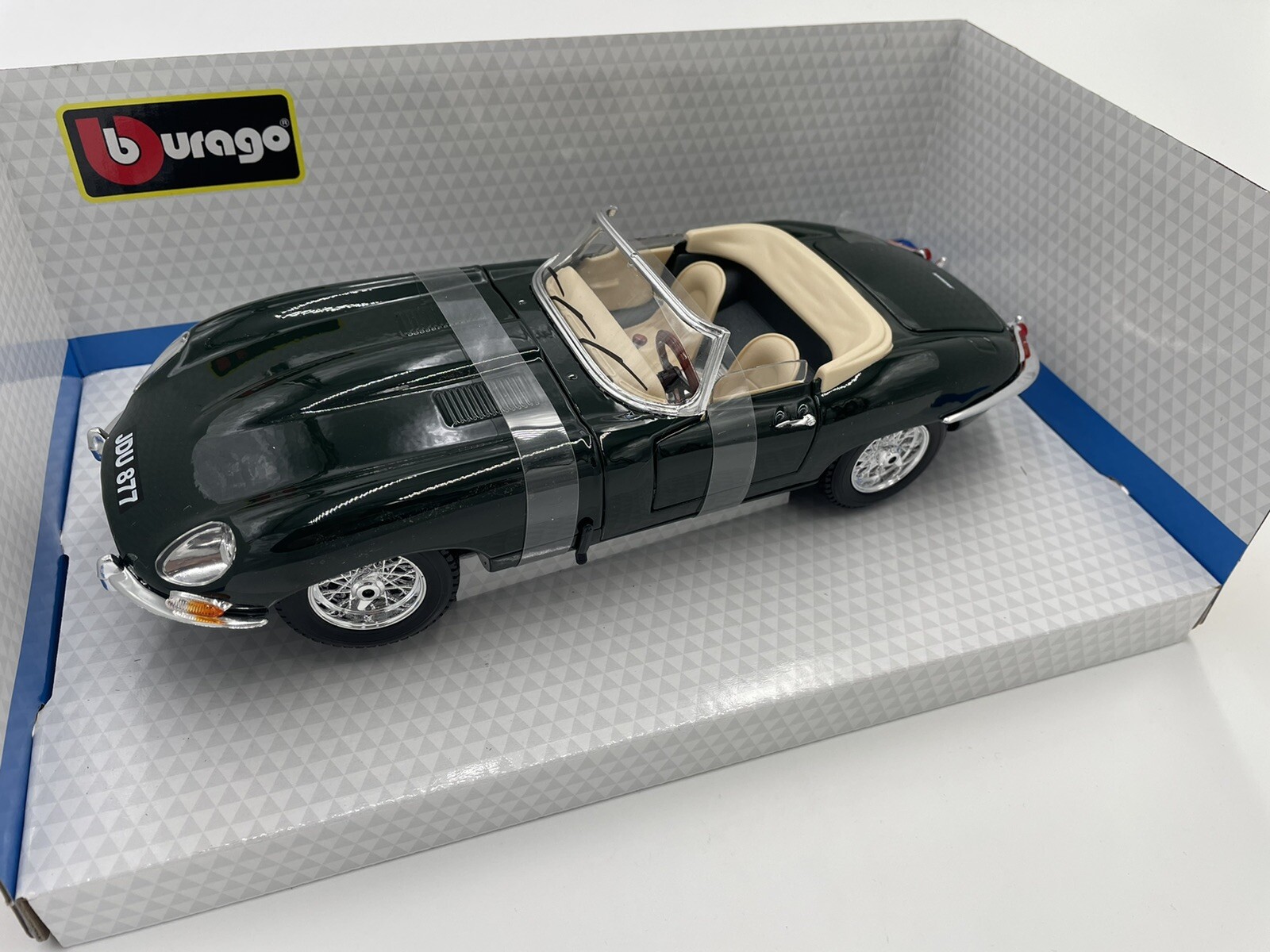 自動車 burago Jaguar E-Type Coupe 1/18 Amazon.com: Bburago 1: 18 Jaguar E Coupe (1961) (Colors May