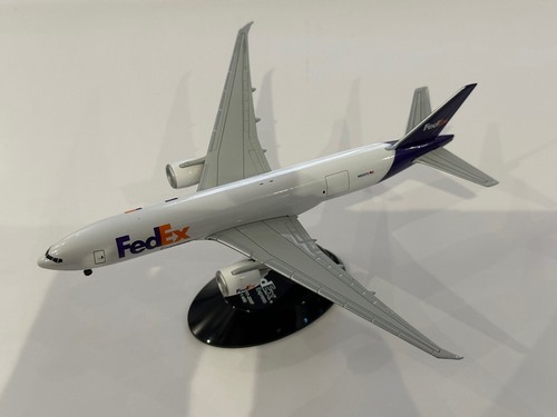 fedex ボーイング777F 1/150 飛行機模型 7144w.jpg