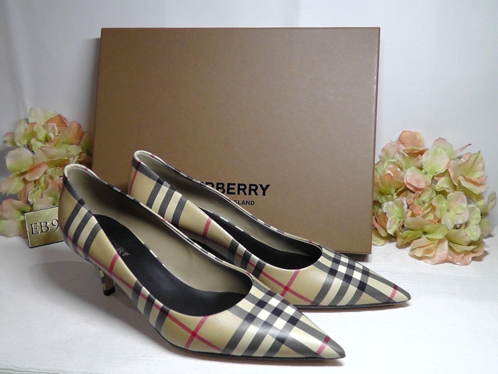 パーティーシューズ Burberry Heeled shoes Beige BURBERRY Archive Beige Aubri Kitten Heel Pumps Size 37.5