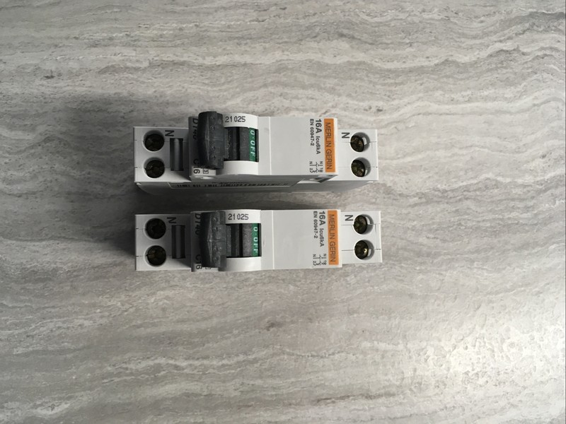 Lot 2 Disjoncteurs Dt40 De 16a Merlin Gerin Ref 21025