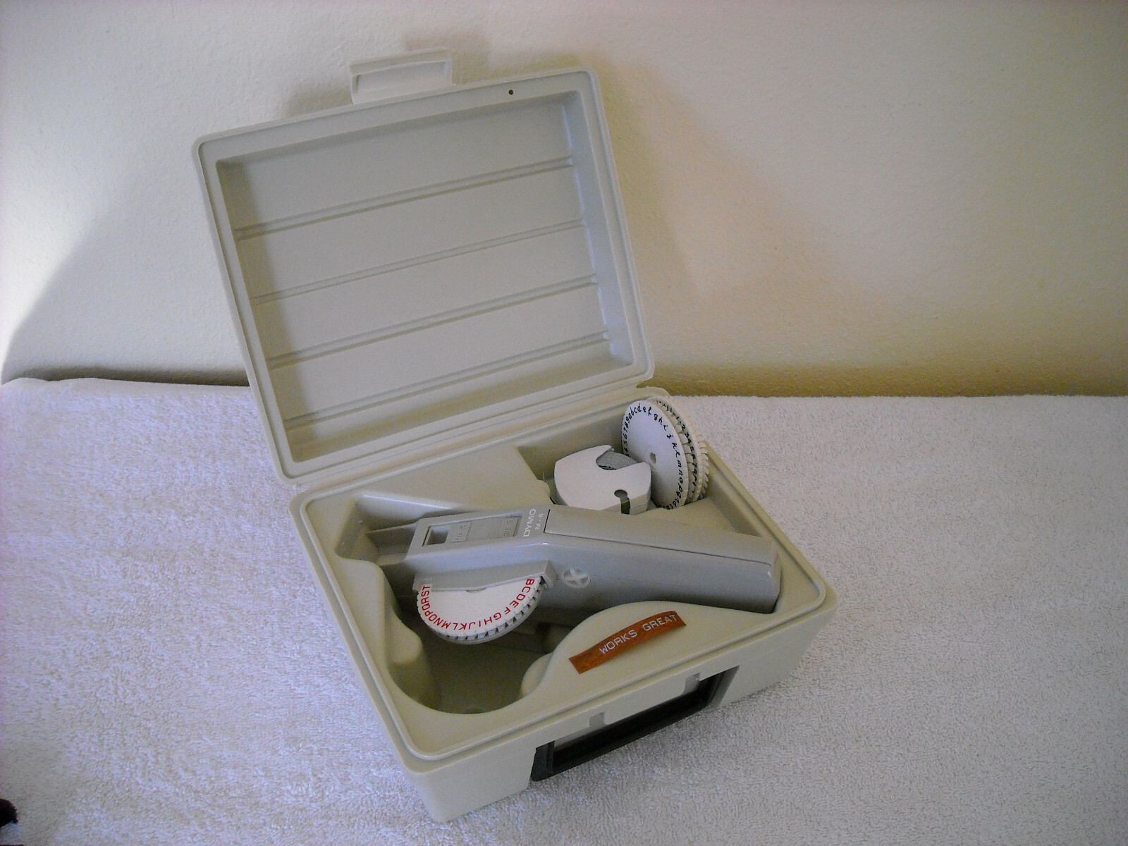 Dymo M-6 Labeling Kit Label Maker case, tape, wheels