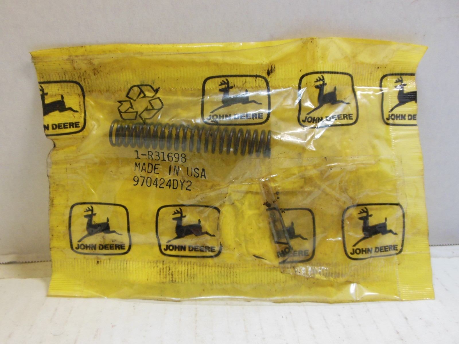 JOHN DEERE TRACTOR TRANSMISSION RELIEF VALVE SPRING R31698