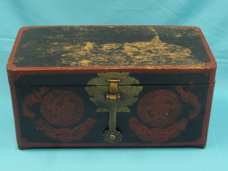 ELABORATE ANTIQUE LATE 19 c LACQUER CHINESE WOOD TRUNK CHEST