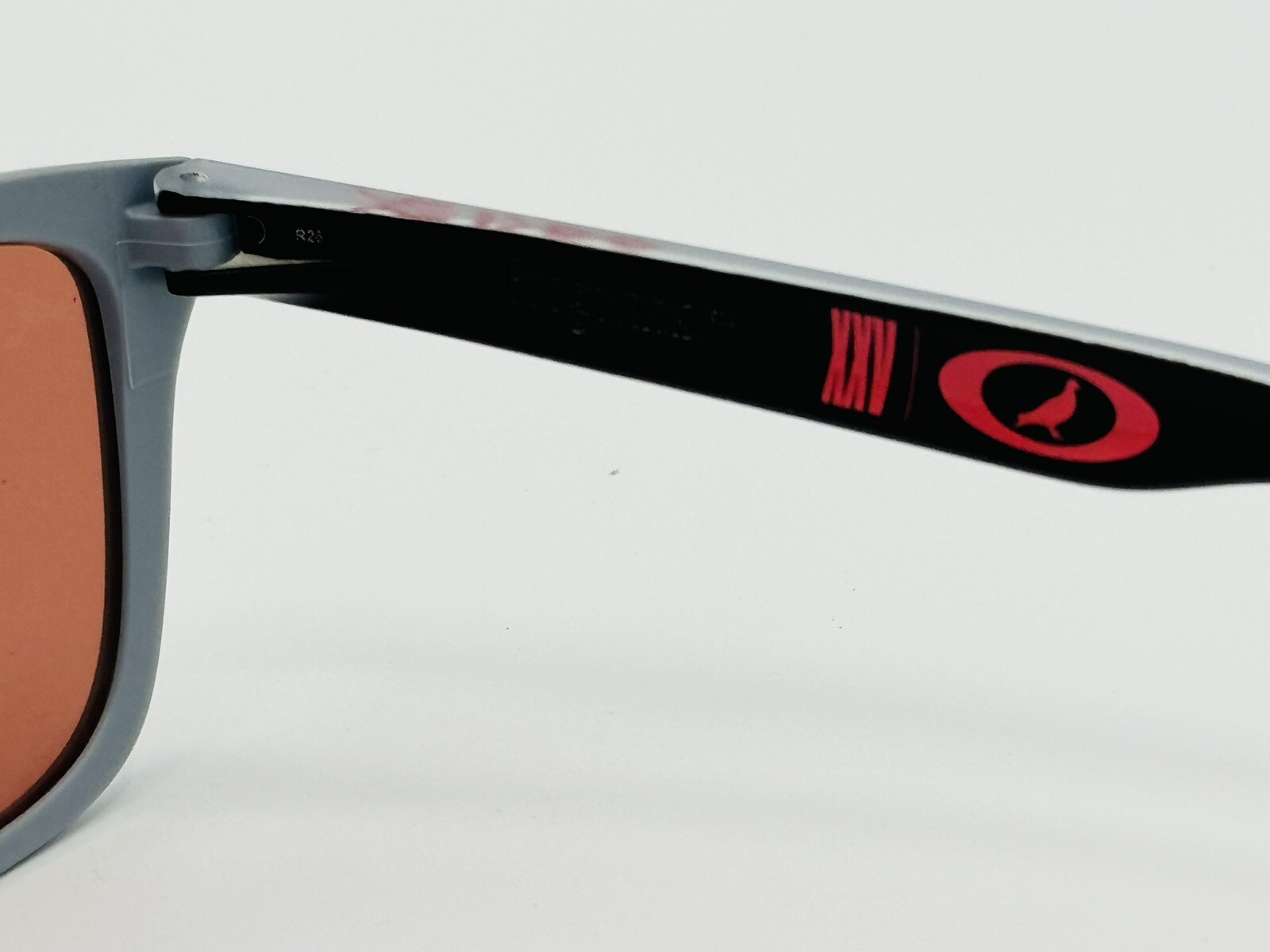NEW OAKLEY FROGSKINS STAPLE SUNGLASSES- STAPLE FOG -PIZM NEW OAKLEY FROGSKINS STAPLE SUNGLASSES- STAPLE FOG -PIZM