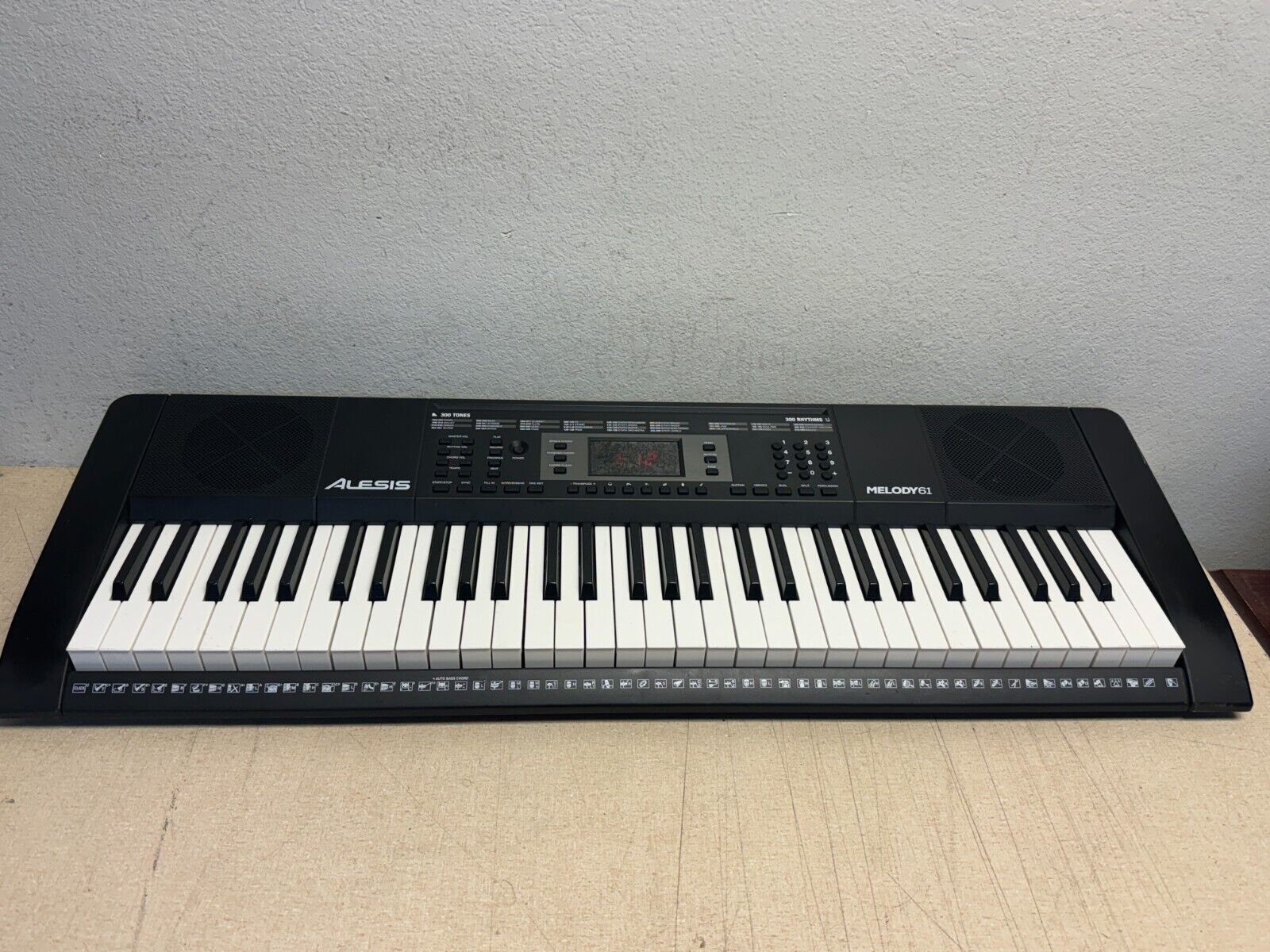 Alesis Melody 61 MKII 61 Key Portable Keyboard with 300 Tones and 300 Rhythms Alesis Melody 61 MKII 61 Key Portable Keyboard with 300 Tones and 300 Rhythms