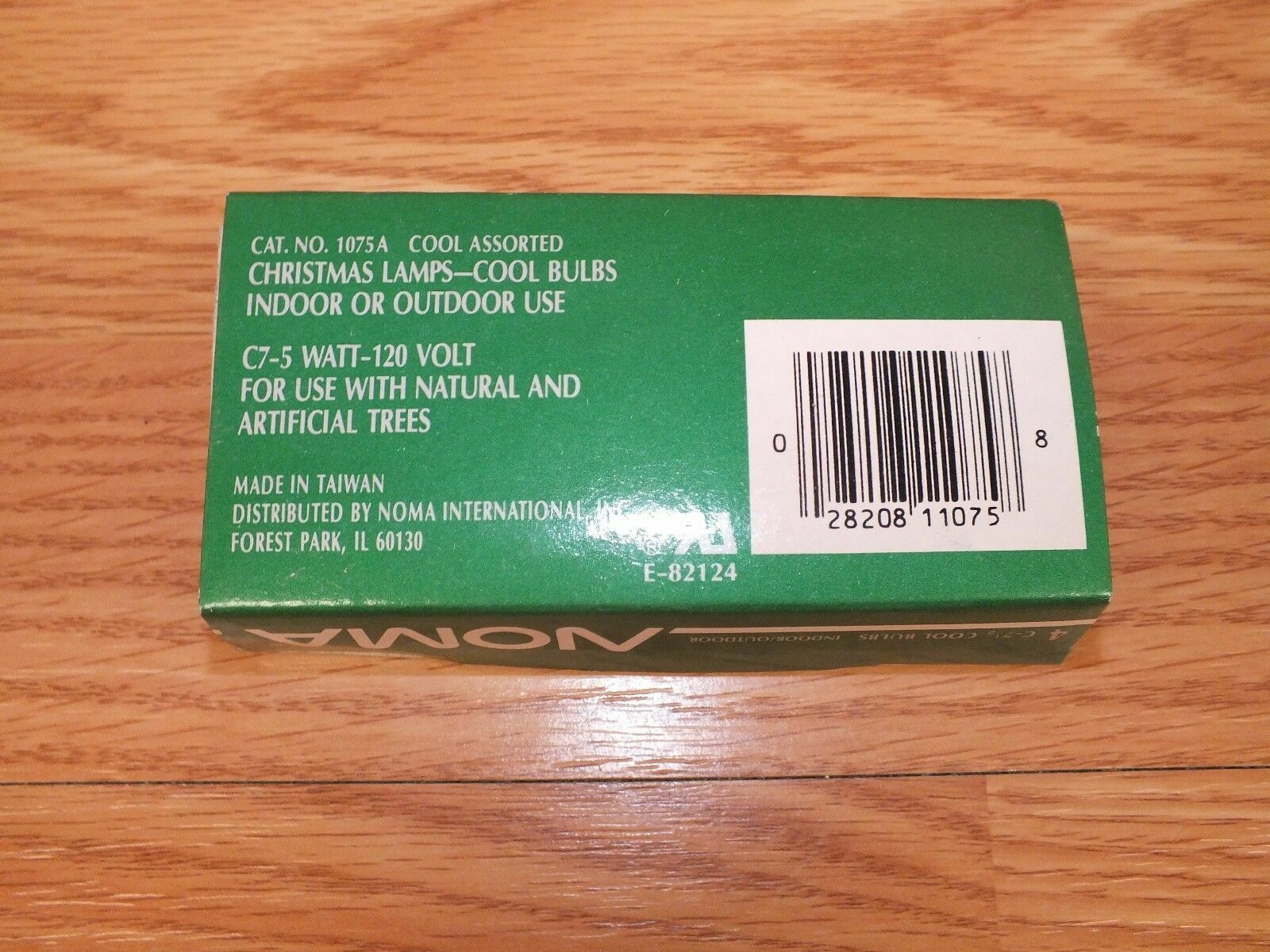 Genuine Vintage Noma C-7 1/2 Indoor/Outdoor Multi Color Cool Bulbs (4) in Box