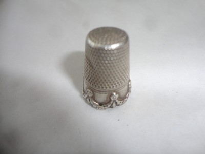 GABLER GERMANY SILVER DRAPED RIM THIMBLE, NO SILVER MARKS,