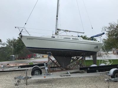 Sailboat - Ericson 26 - 1989 Fin keel - One owner, AS IS, recent int water entry