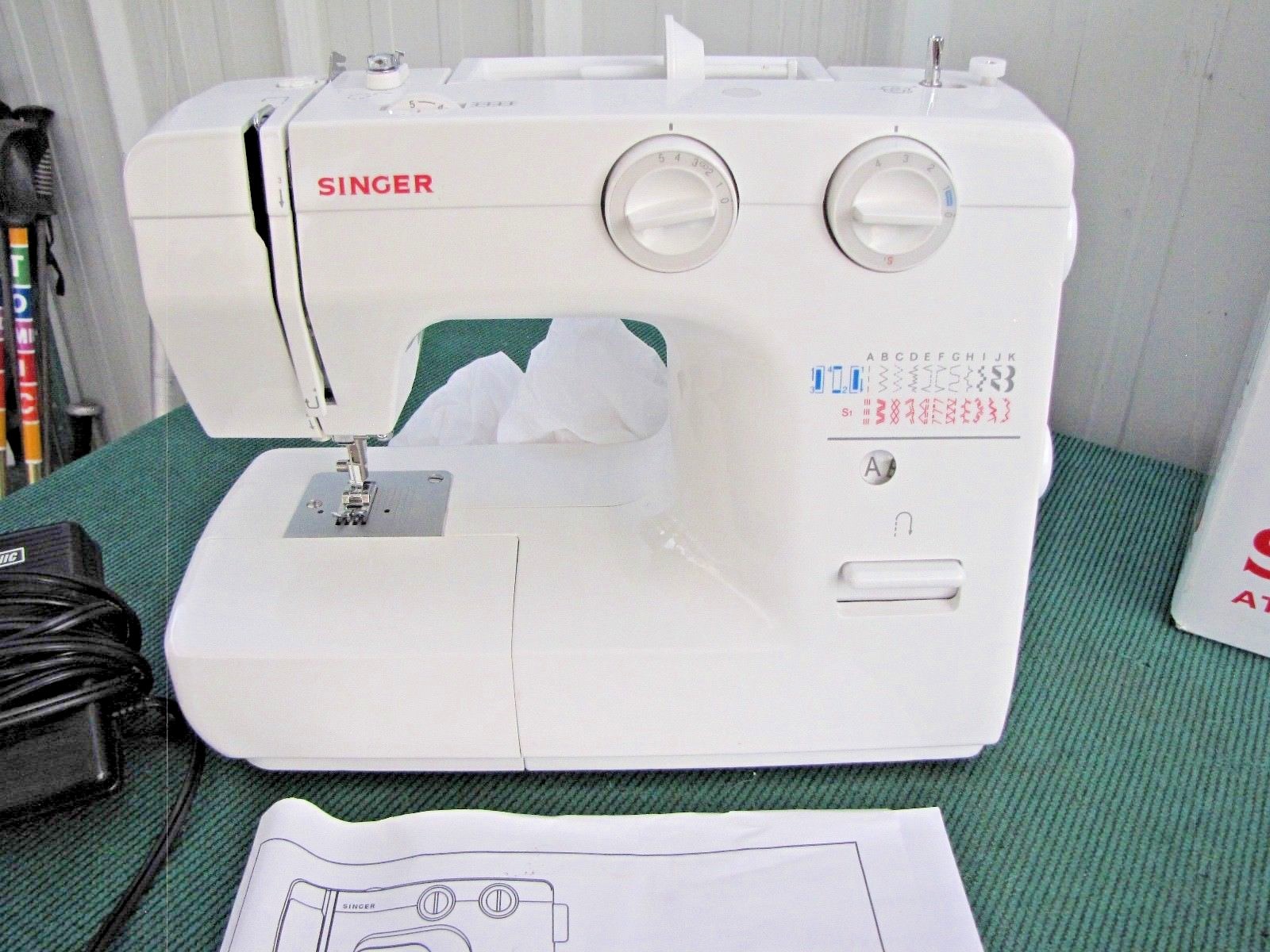 Singer 1120 Mechanical Sewing Machine w Foot Pedal Accessories Manual