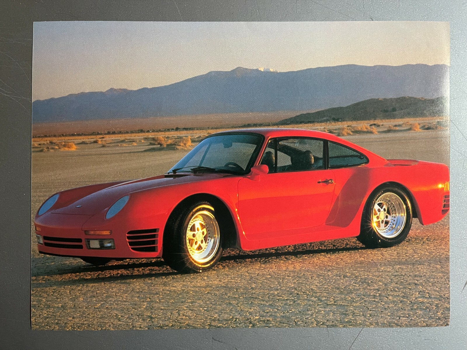 Porsche 959 モデルカー 赤　木製 Porsche 959 Red 1:24 Scale by Welly | Fairfield Collectibles