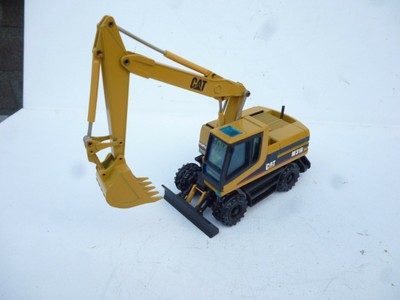 NZG METALLMODELL CATERPILLAR CAT M 318 MOBILBAGGER 1:50 AS