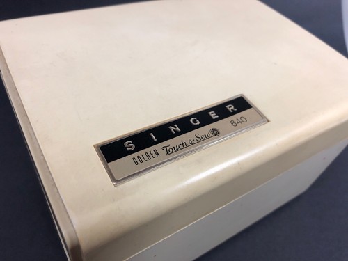 SINGER 640 GOLDEN TOUCH Sewing machine accessories and 17 Cam set