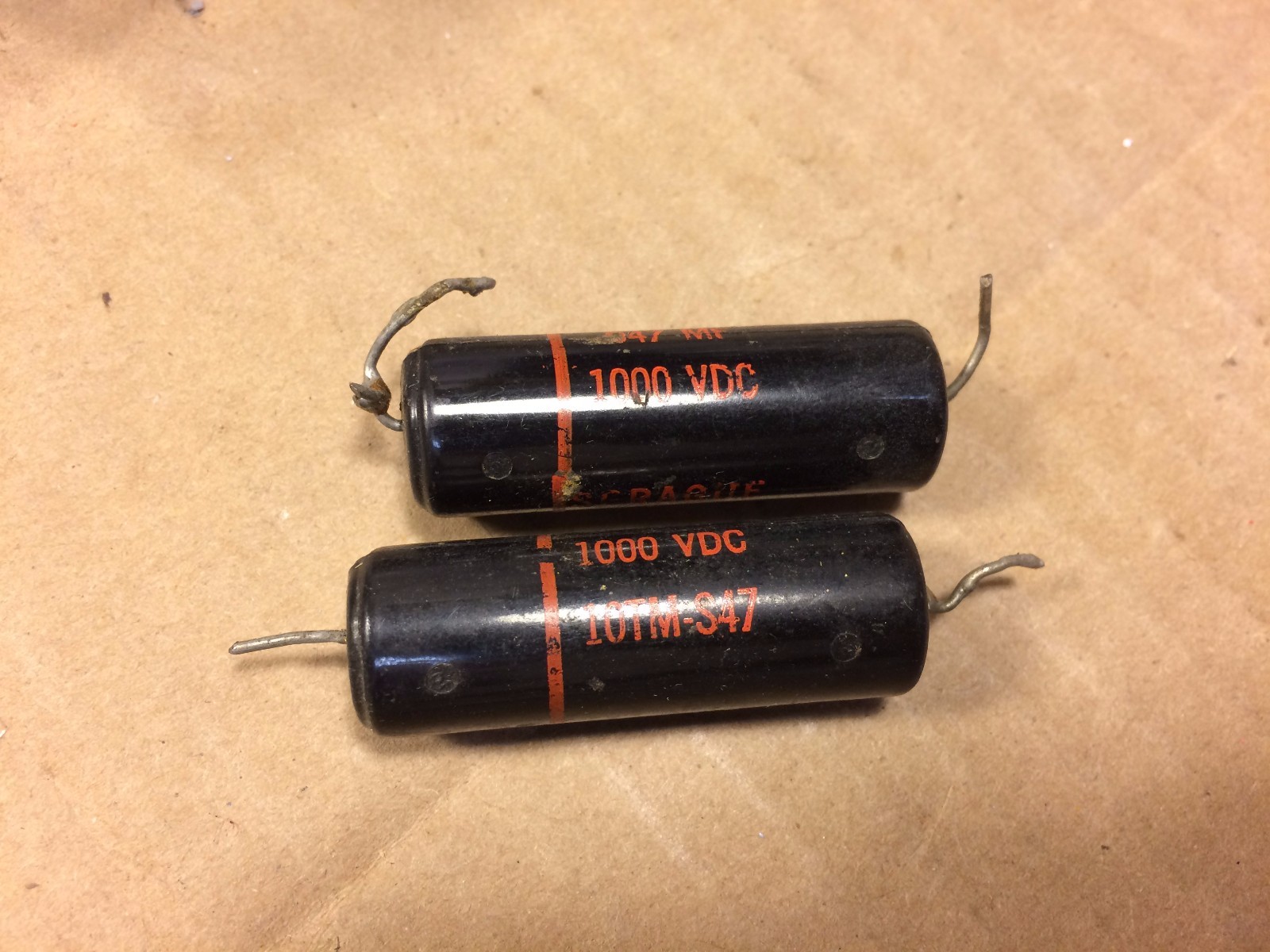 sprague black beauty他 2 Vintage Sprague Black Beauty .047 uf 1000v 1kv Capacitors