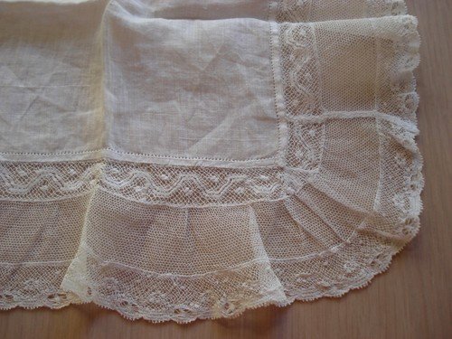 Antique Wedding Bridal Hankie White Cotton Lawn Center and Val Lace #460