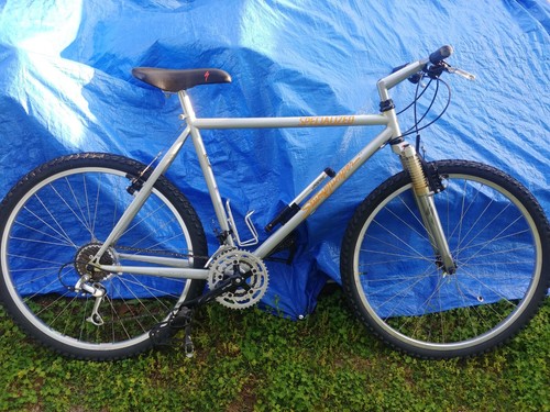 Rare Garage kept Specialized Stumpjumper FS Mountain Bike 20.5" Hardtail