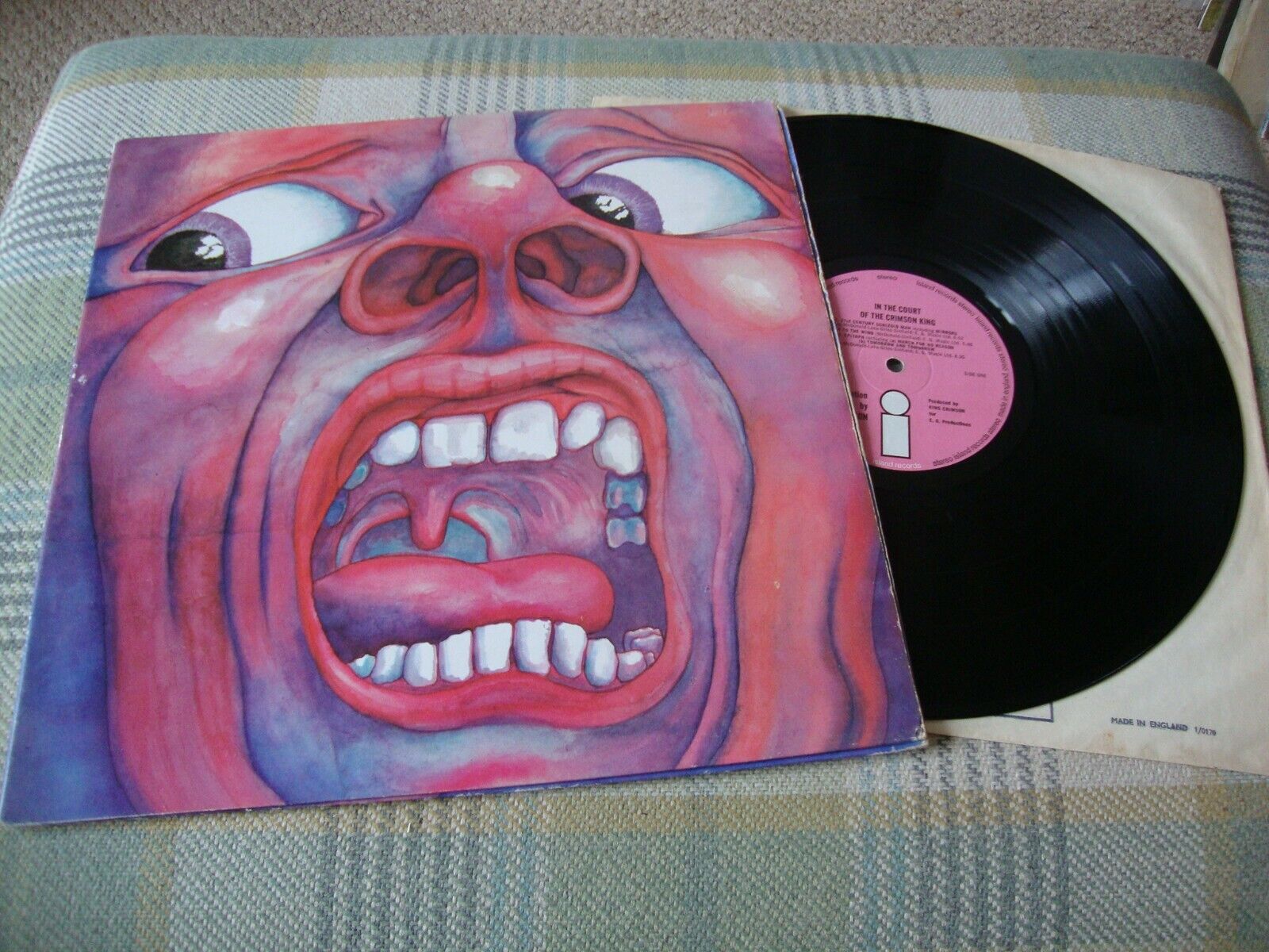 KING CRIMSON IN THE COURT OF THE CRIMSON KING UK PINK ISLAND KING CRIMSON IN THE COURT OF THE CRIMSON KING UK PINK ISLAND