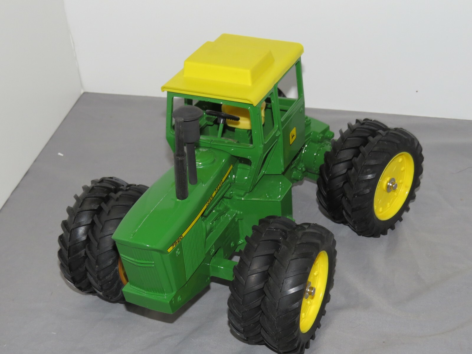 Vintage JOHN DEERE 7520 1:16 Toy Tractor 4WD RESTORED with Duals SHARP Beautiful