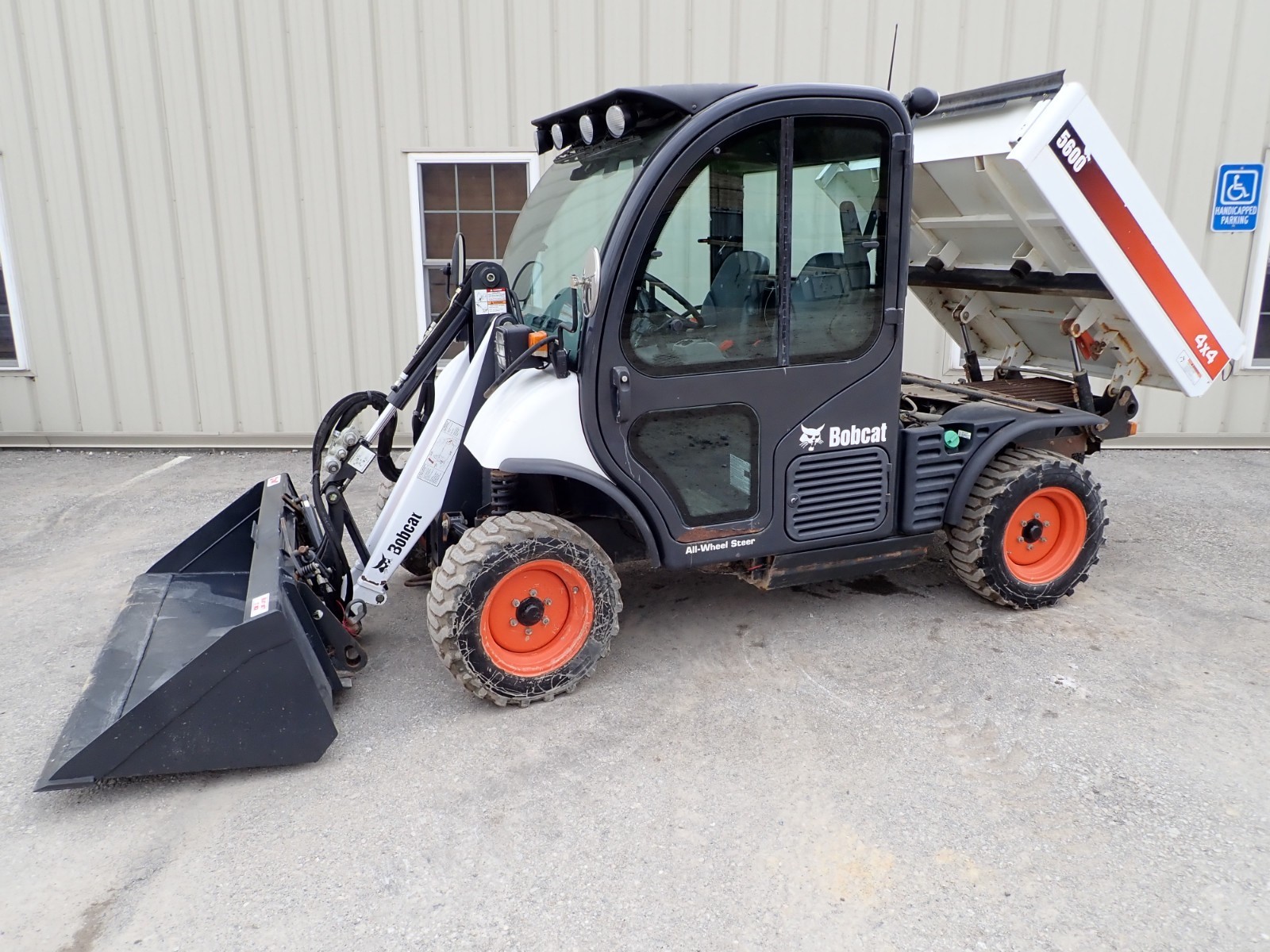 2017 BOBCAT 5600 UTILITY VEHICLE, CAB, HEAT/AC, 4X4, 634 HOURS! AUX HYDRAULICS