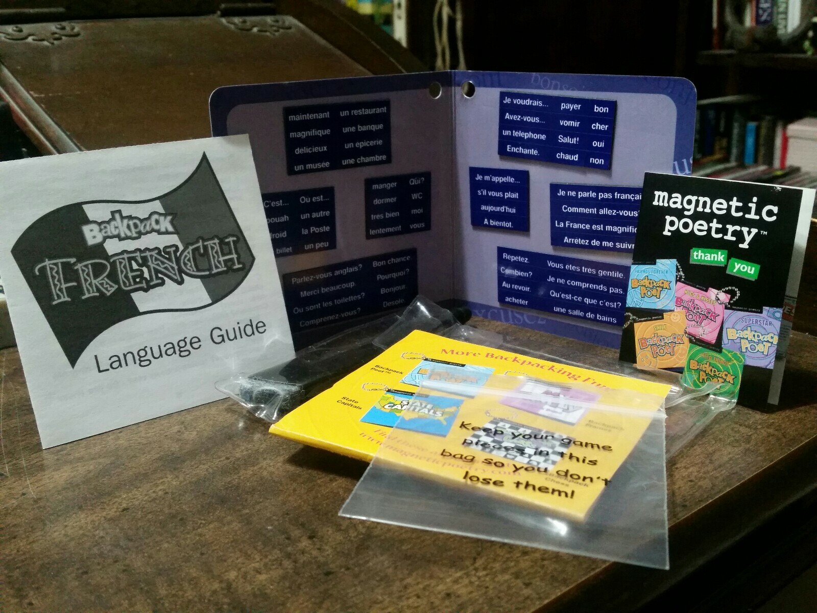 MAGNETIC POETRY-Backpack French-mini language kit--NEW!