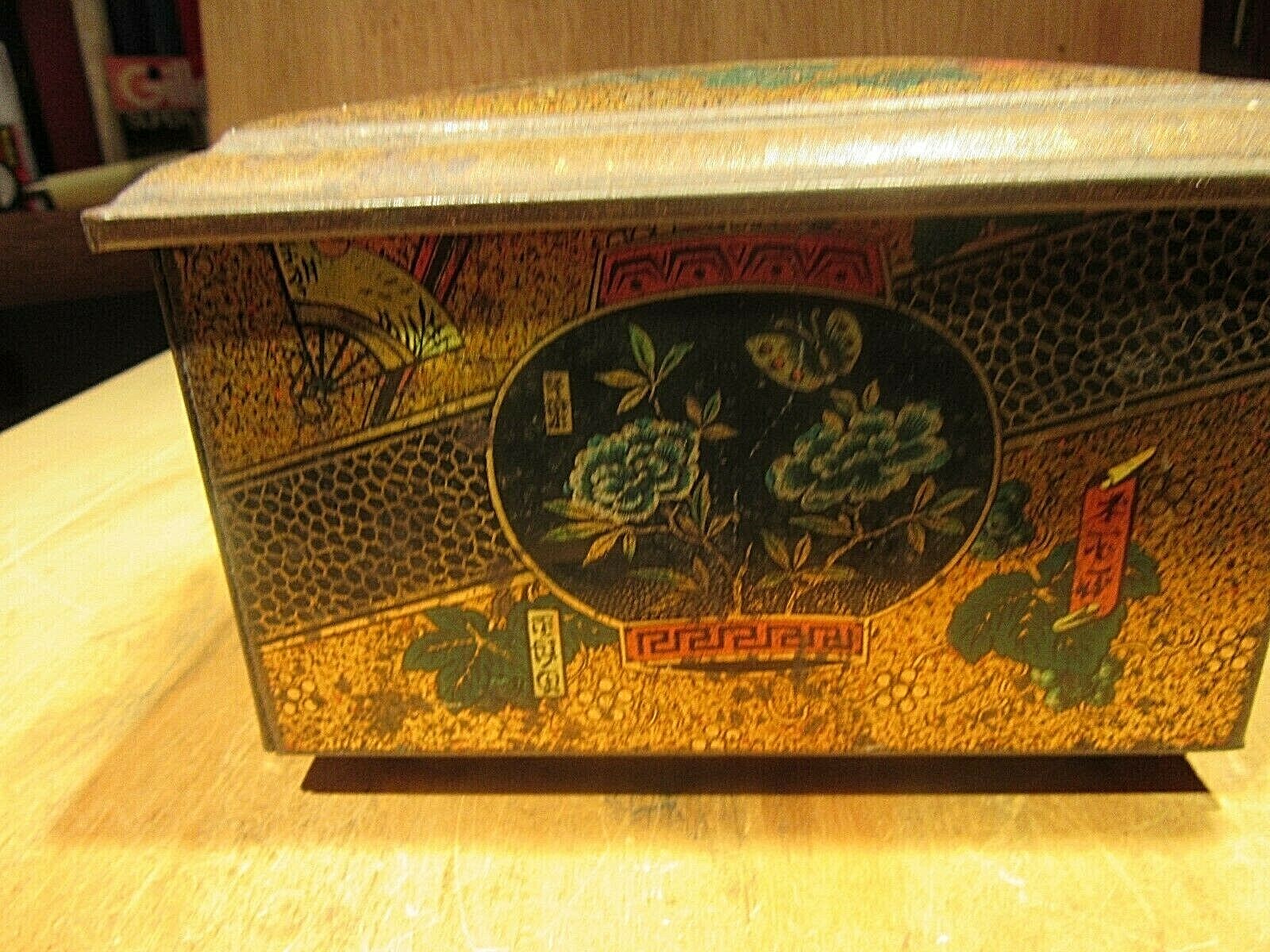 Antique CHINESE TEA TIN 1800'S  WITH BEAUTIFUL DECORATION