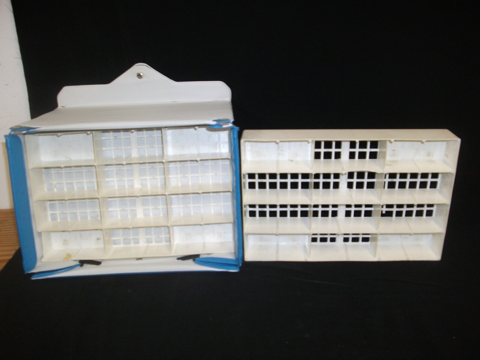 Hot  Wheels  ( 24 )   Car  Collector's  Case  Lot # MD.