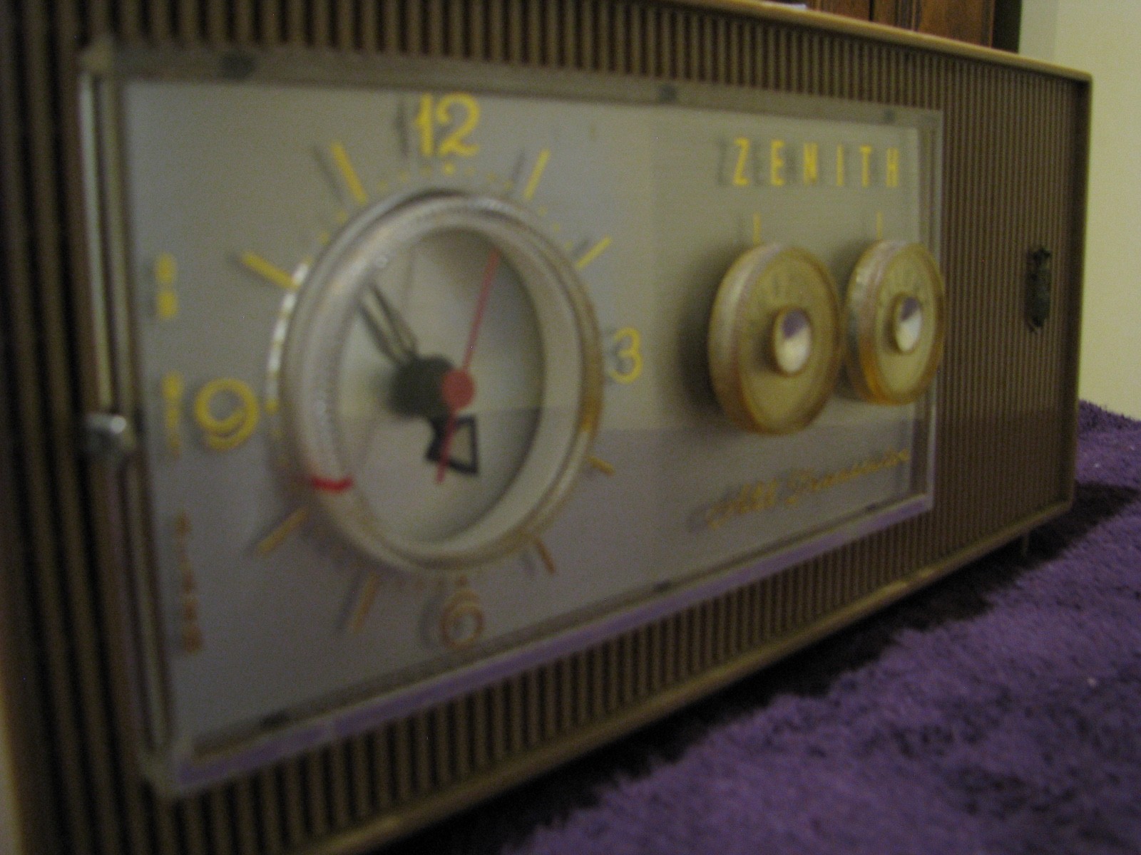 Rare / Vintage 1958 ZENITH Royal 850 ALL Transistor CLOCK RADIO  Parts / Repair