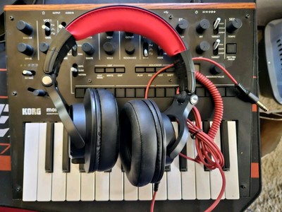 Korg Monologue Monophonic 25 Key 16 Midi Analog Synthesizer Black W/ Headphones