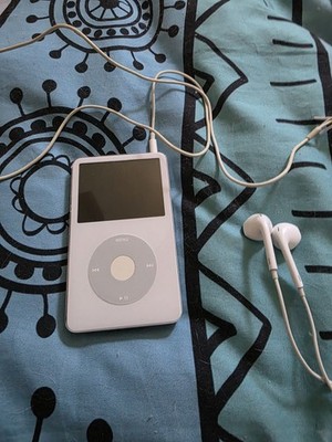 APPLE iPOD CLASSIC 5.5 GEN. WHITE 30GBWOLFSON CHIPNEW