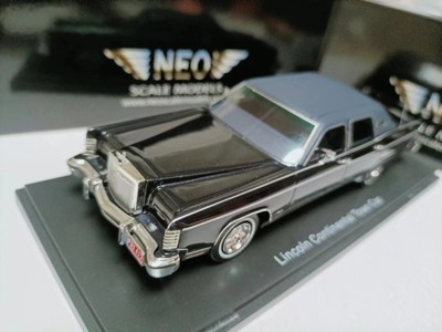 Neo 1/43 Lincoln Continental Town Car 1982 Dark Blue #44422 PandaVia-Model