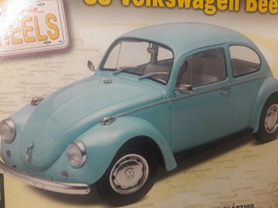 Revell 1/24 1968 Volkswagen Beetle Plastic Model Kit 85-4192 RMX854192