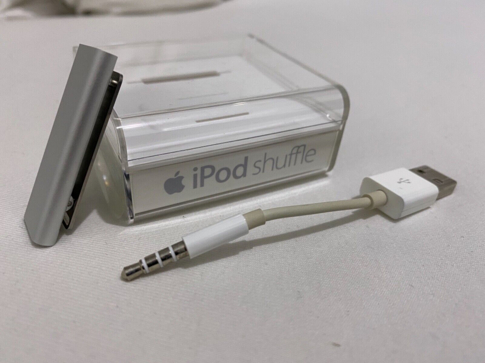Apple iPod Shuffle 3rd Generation Silver (4GB) | eBay Apple iPod Shuffle 3rd Generation Silver (4GB) | eBay