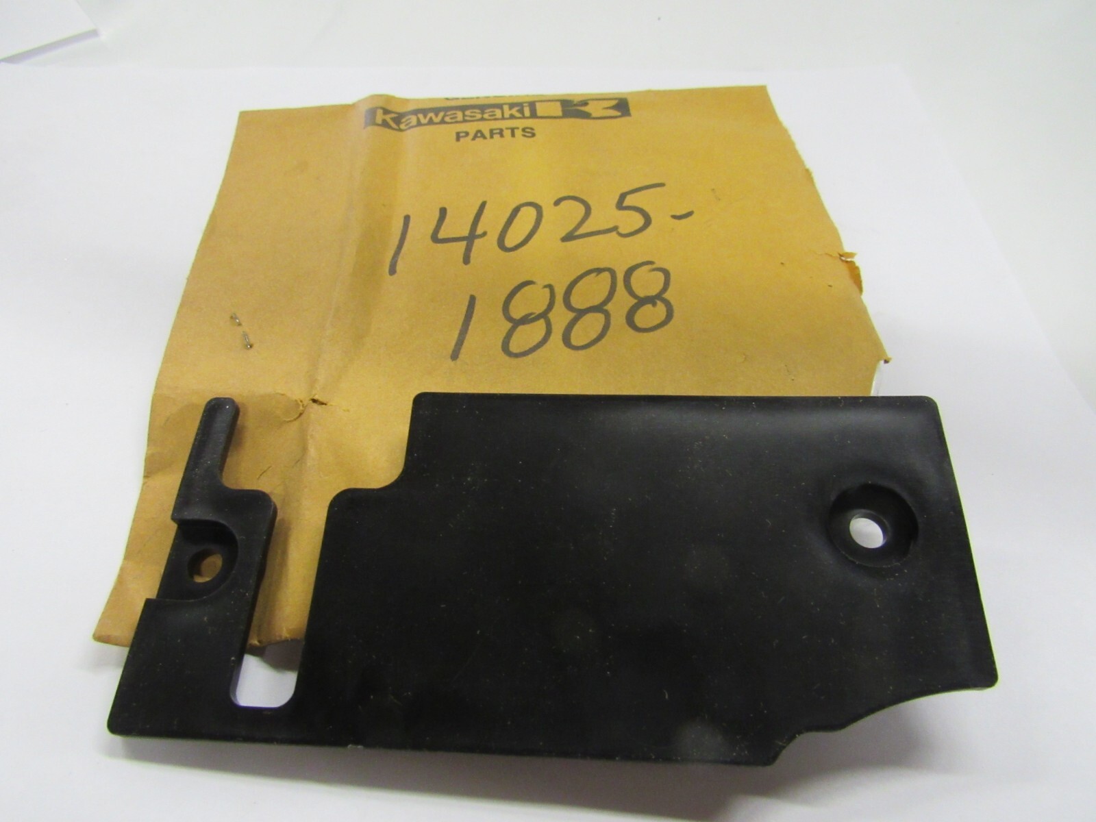84-86 ZX900 A1-A3 NINJA New KAWASAKI Tail Cover Left Under 84-86 ZX900 A1-A3 NINJA New KAWASAKI Tail Cover Left Under