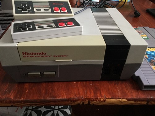 Nintendo NES console Bundle W/4 Games + 2 Controllers