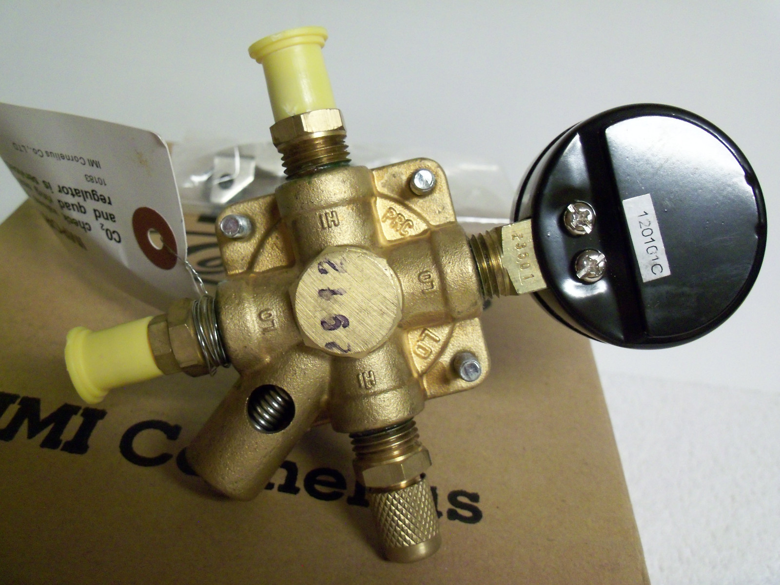 BRAND NEW IMI CORNELIUS CO2 REGULATOR W/BOX