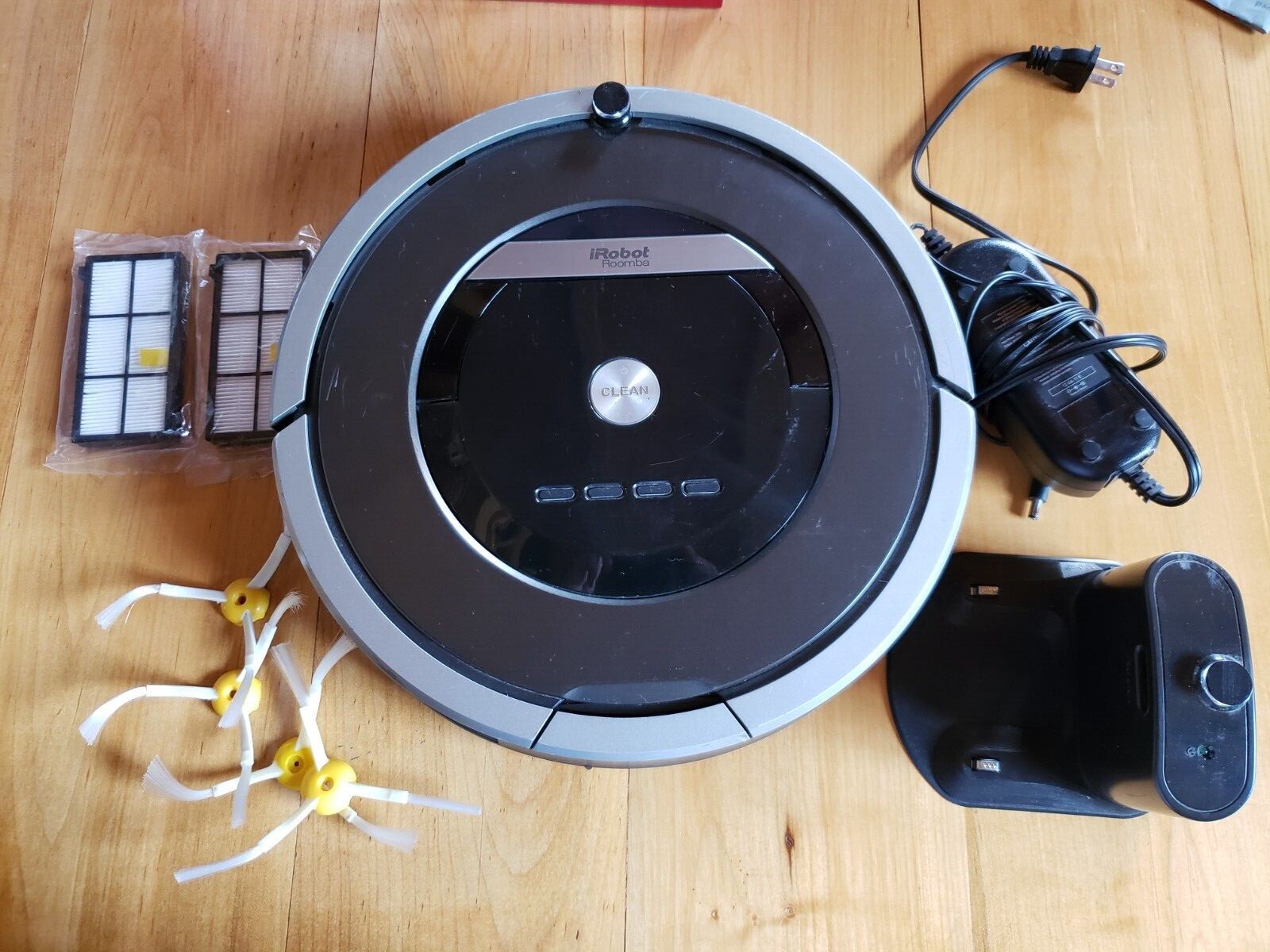 iRobot Roomba 870 Gray/Black Robotic Vacuum with Scheduler iRobot Roomba 870 Gray/Black Robotic Vacuum with Scheduler