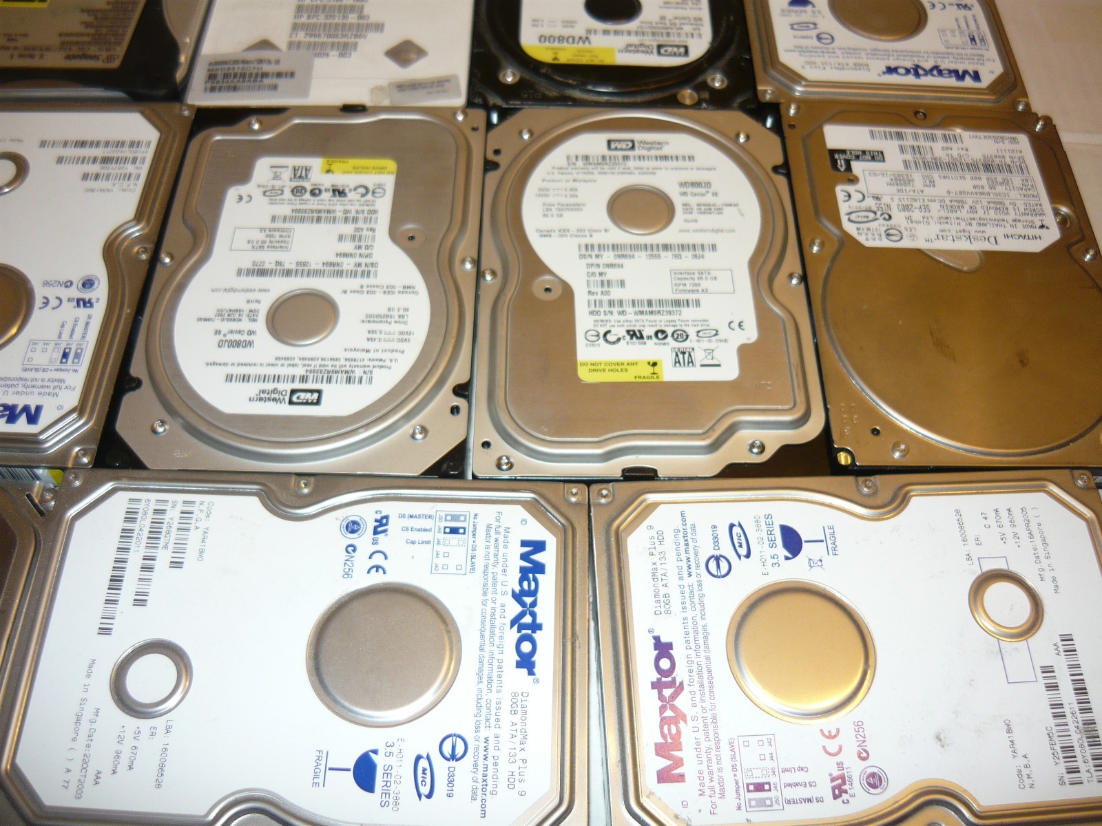 Lot of 22 BROKEN AS IS FOR PARTS SCRAP 3.5'' hard drives GOLD RECOVERY 24 LBS