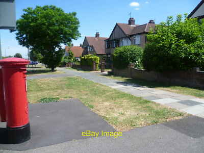 Photo 12x8 Welling Way Welling Way is one of the main approaches to Wellin c2013