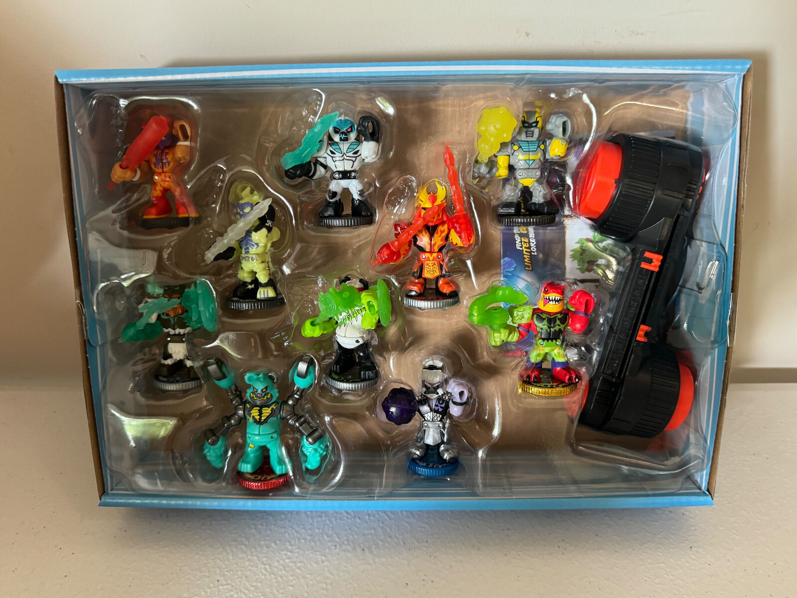 Legends of Akedo Exclusive Button Bash Collector Pack Contains 10