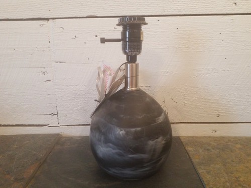 entenza wire geometric table lamp
