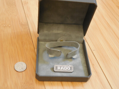 VINTAGE COLLECTIBLE RADO GRAY DISPLAY BOX SET WORN