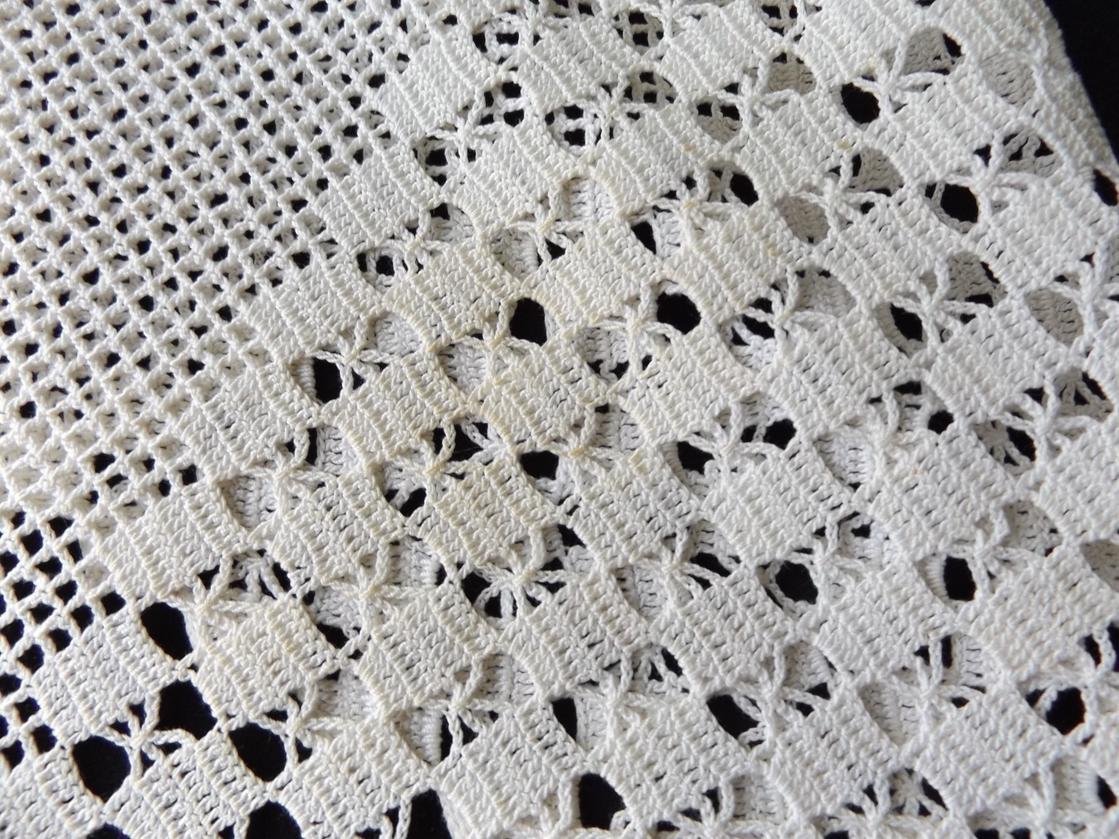 Vintage Hand Crochet White Cotton Doily   20