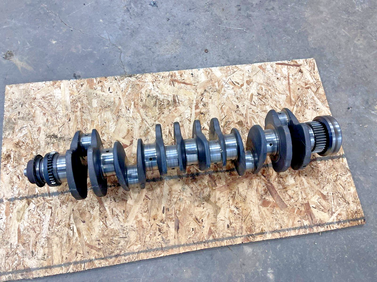 Case IH Patriot 3230 Sprayer Iveco 6.7 Crankshaft 504057571